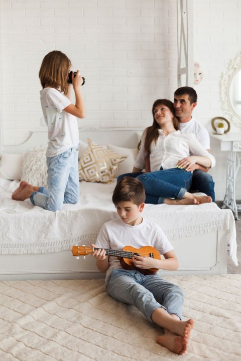 Gitara ukulele dla dzieci drewniana 4 struny nylonowe ECOTOYS Gitara ukulele dla dzieci drewniana 4 struny nylonowe ECOTOYS