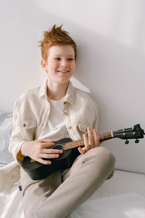 Gitara ukulele dla dzieci drewniana 4 struny nylonowe ECOTOYS Gitara ukulele dla dzieci drewniana 4 struny nylonowe ECOTOYS