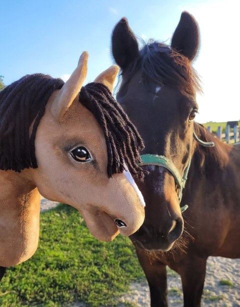 Hobby Horse Duży koń na kiju Premium - maść jelenia A3 Hobby Horse Duży koń na kiju Premium - maść jelenia A3