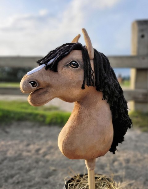 Hobby Horse Duży koń na kiju Premium - maść jelenia A3 Hobby Horse Duży koń na kiju Premium - maść jelenia A3