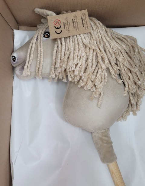 Hobby Horse Mały koń na kiju Premium - cremello A4 Hobby Horse Mały koń na kiju Premium - cremello A4