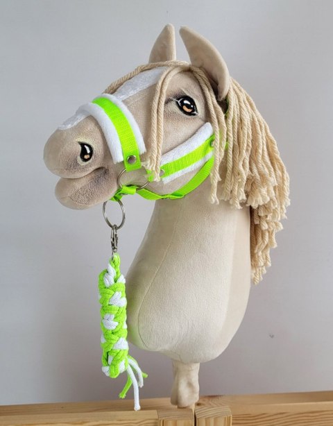 Zestaw do Hobby Horse: kantar A3 z białym futerkiem + uwiąz ze sznurka - neon-green/ biały Zestaw do Hobby Horse: kantar A3 z białym futerkiem + uwiąz ze sznurka - neon-green/ biały