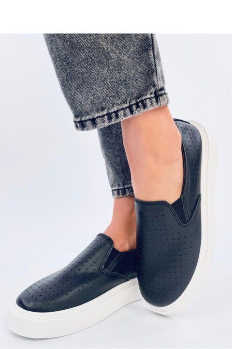 Trampki slip-on ażurowe TOWNS BLACK - Inello Inello Trampki slip-on ażurowe TOWNS BLACK - Inello Inello