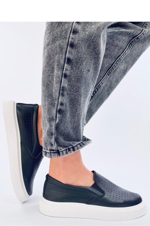 Trampki slip-on ażurowe TOWNS BLACK - Inello Inello Trampki slip-on ażurowe TOWNS BLACK - Inello Inello