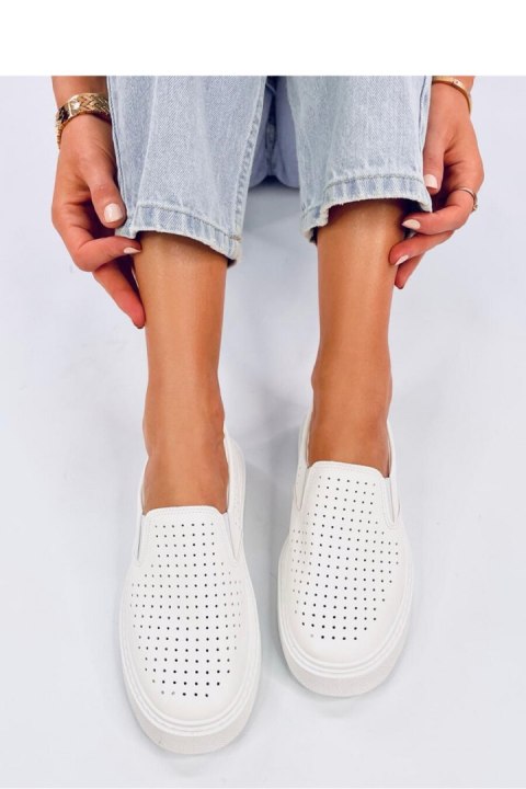 Trampki slip-on ażurowe TOWNS WHITE - Inello Inello Trampki slip-on ażurowe TOWNS WHITE - Inello Inello