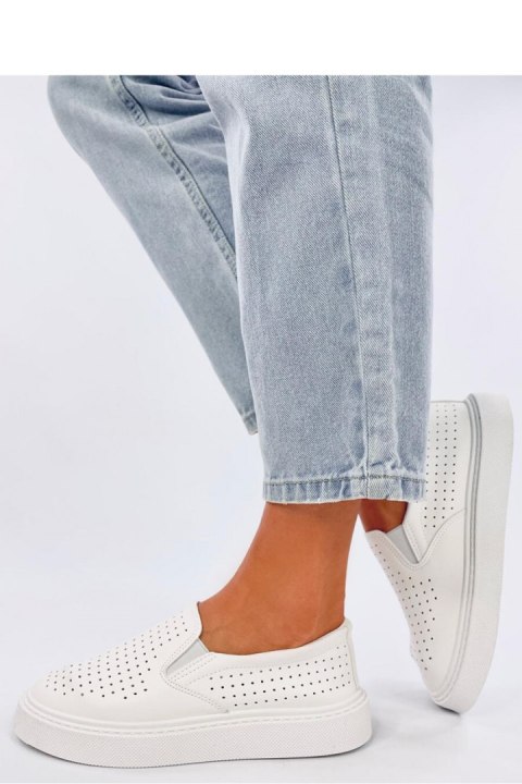 Trampki slip-on ażurowe TOWNS WHITE - Inello Inello Trampki slip-on ażurowe TOWNS WHITE - Inello Inello