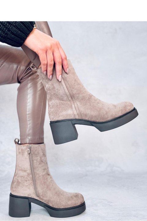 Botki na stabilnym obcasie RUFFIN KHAKI - Inello Inello Botki na stabilnym obcasie RUFFIN KHAKI - Inello Inello