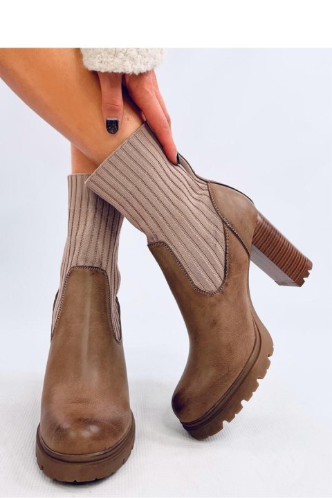 Botki na obcasie ze ściagaczem FAIRSY KHAKI - Inello Inello Botki na obcasie ze ściagaczem FAIRSY KHAKI - Inello Inello