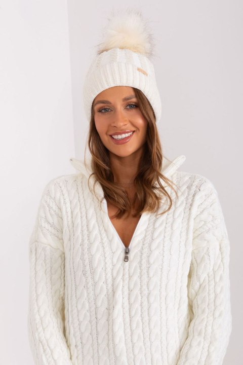 Czapka Damska Model JK-CZ-10.51 Ecru - Rue Paris Rue Paris Czapka Damska Model JK-CZ-10.51 Ecru - Rue Paris Rue Paris
