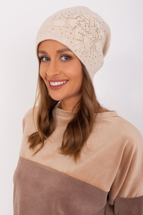 Czapka Model AT-CZ-23250.01P Light Beige - AT AT Czapka Model AT-CZ-23250.01P Light Beige - AT AT